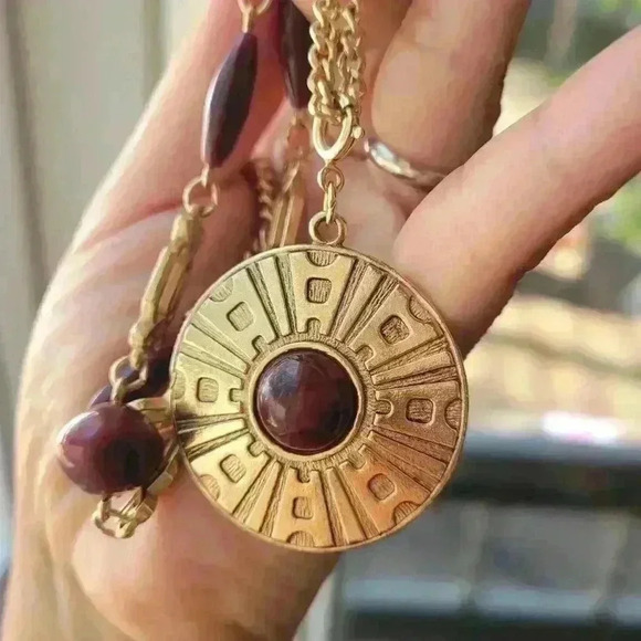 Vintage Sarah Coventry Pendant Necklace Burgundy Gold Tone Round - Picture 1 of 12